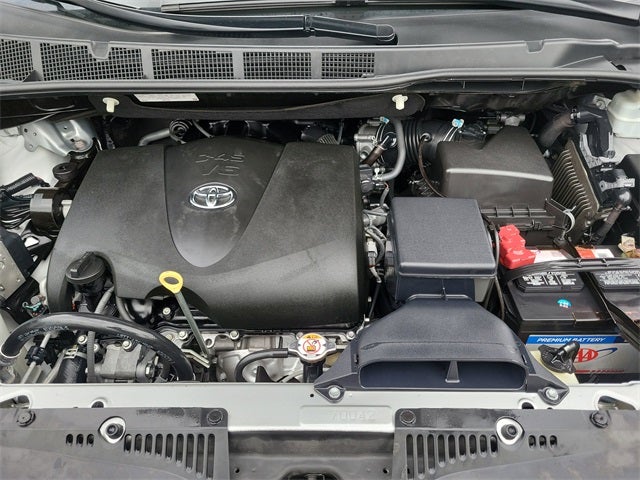 2020 Toyota Sienna LE 8 Passenger