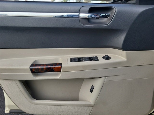 2006 Chrysler 300C Base