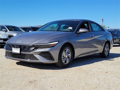 2025 Hyundai Elantra SE