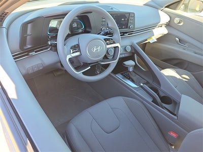 2025 Hyundai Elantra SE