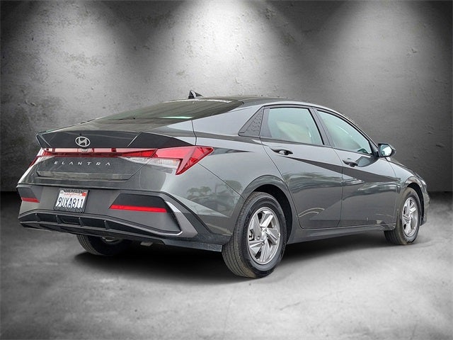 2025 Hyundai Elantra SE