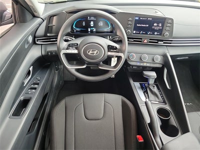 2025 Hyundai Elantra SE