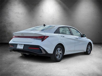 2025 Hyundai Elantra SE