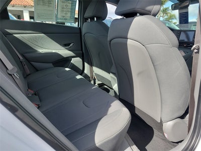 2025 Hyundai Elantra SE