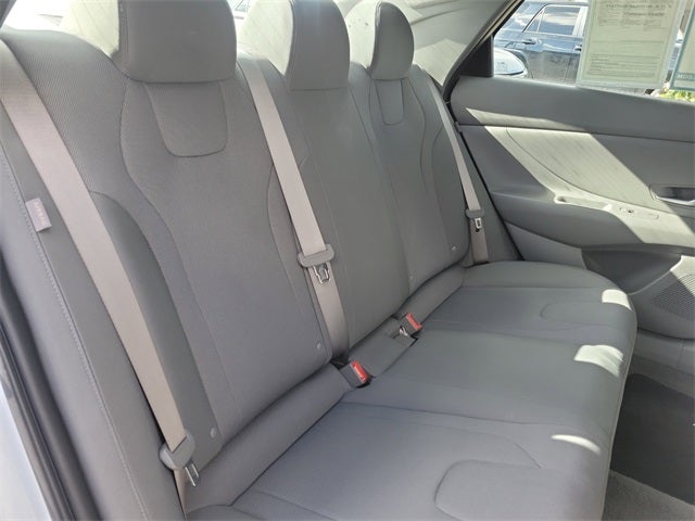 2025 Hyundai Elantra SE