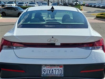 2025 Hyundai Elantra SE
