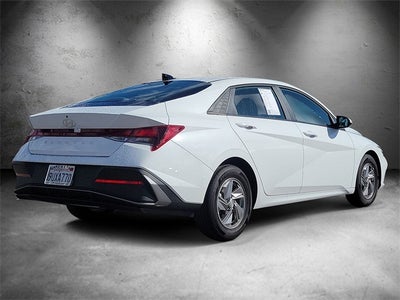 2025 Hyundai Elantra SE