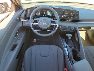 2025 Hyundai Elantra SE