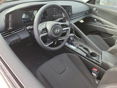 2025 Hyundai Elantra SE