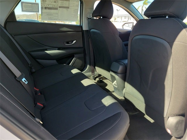 2025 Hyundai Elantra SE