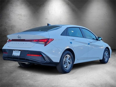 2025 Hyundai Elantra SE