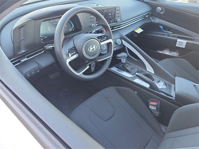2025 Hyundai Elantra SE